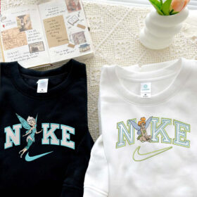 Stranger Hugs – Tee